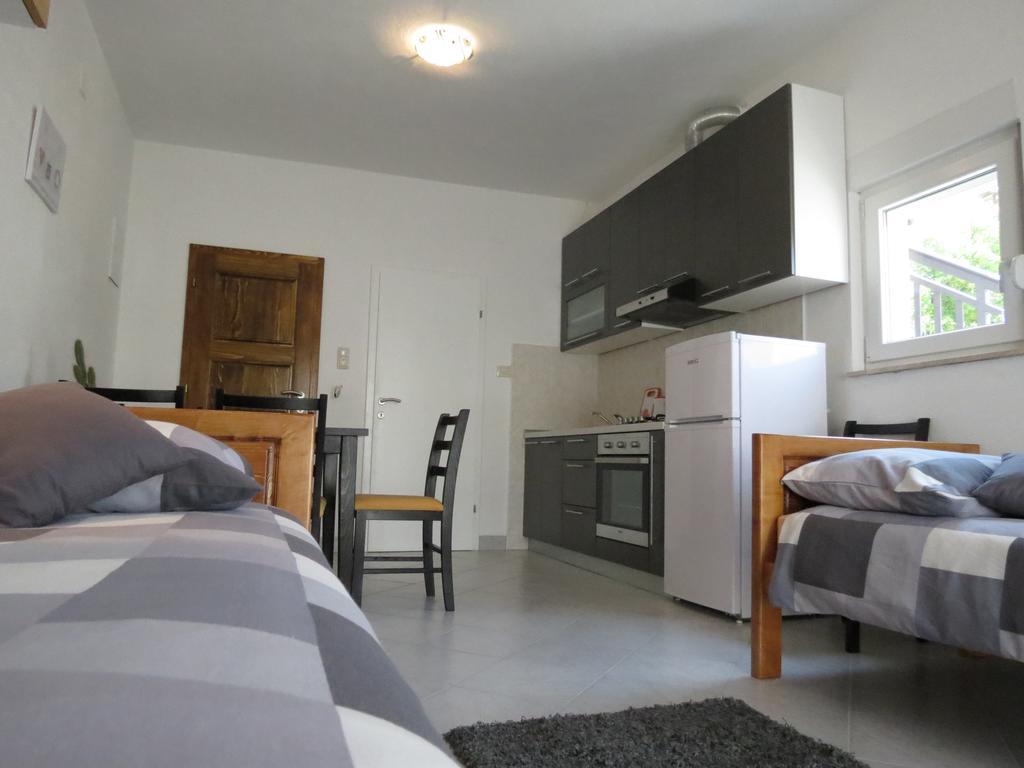 Apartments Ljubicic Podstrana Chambre photo