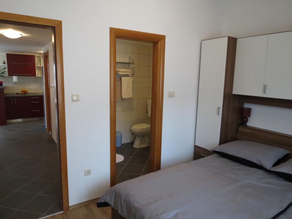 Apartments Ljubicic Podstrana Chambre photo