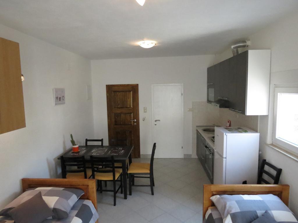 Apartments Ljubicic Podstrana Chambre photo
